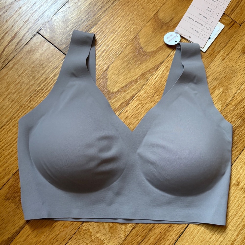 True & Co True Body Boost V Neck Bra Grey Seamless Wireless TR14826 Size S NWT